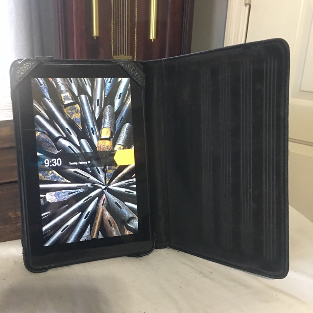 Amazon Kindle Fire 2011 and leather cover